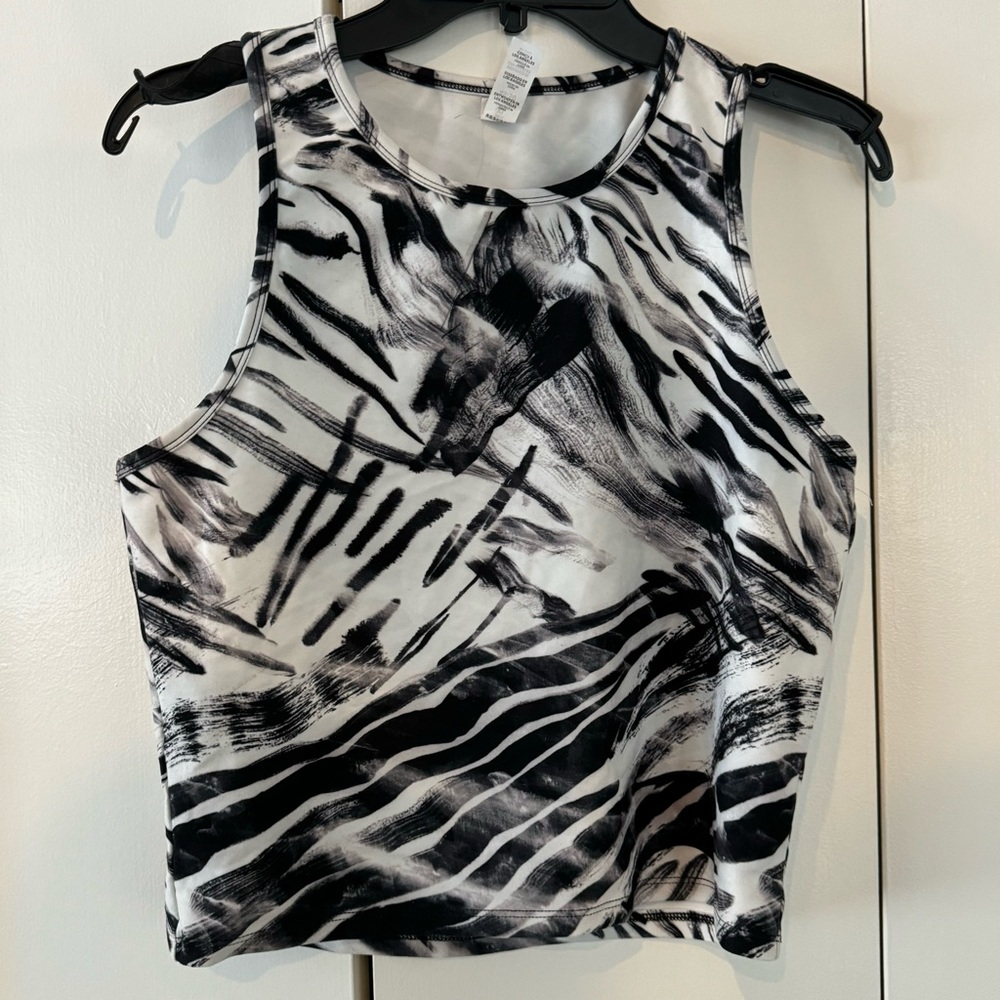 Black & White Abstract Print Cropped Tank Top